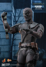 Load image into Gallery viewer, Hot Toys Marvel Deadpool 2 Deadpool - Dusty Ver 1/6th Scale Collectible Figure
